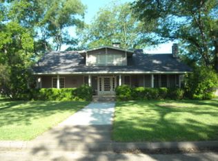 1302 S Pine St, Brady, TX 76825