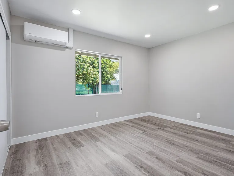 1076 El Campo Dr — Photo 10