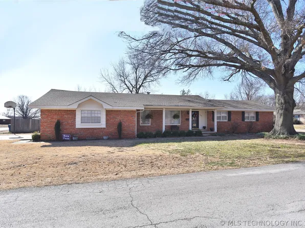 104 E 11th St, Hominy, OK 74035