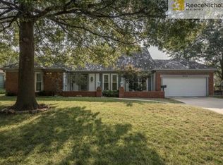 10109 Floyd St, Overland Park, KS 66212
