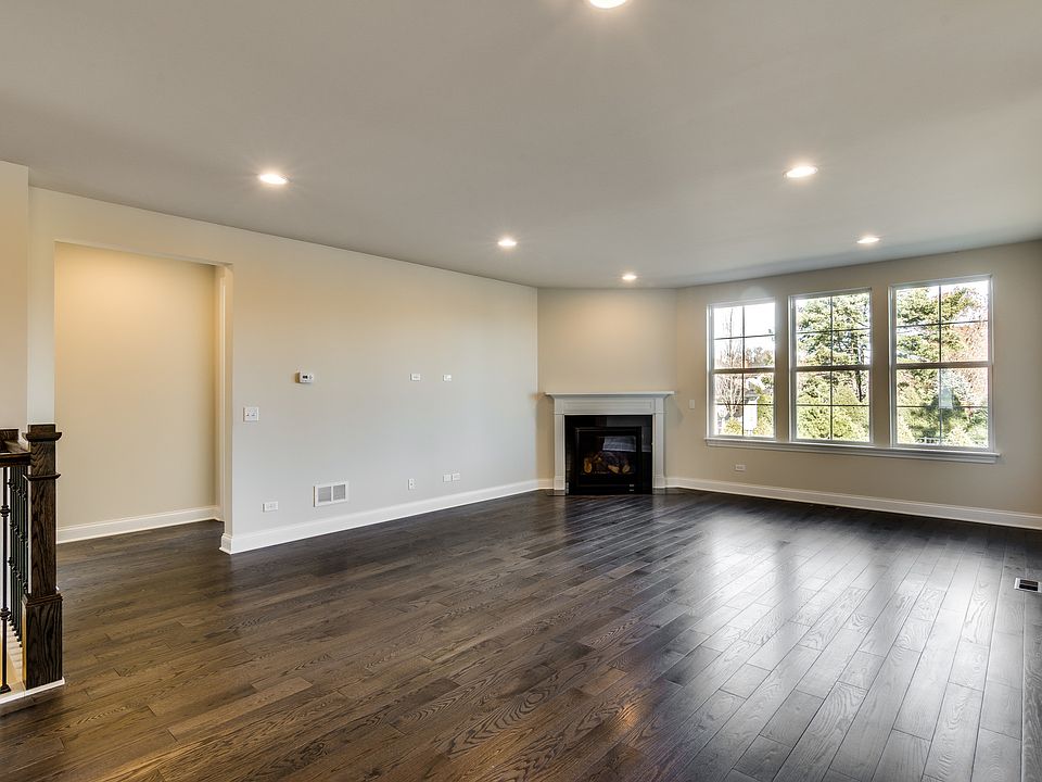 2nd image of 309 Arabian Cir