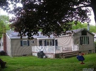 79 Cornehlsen Dr, Huntington Station, NY 11746