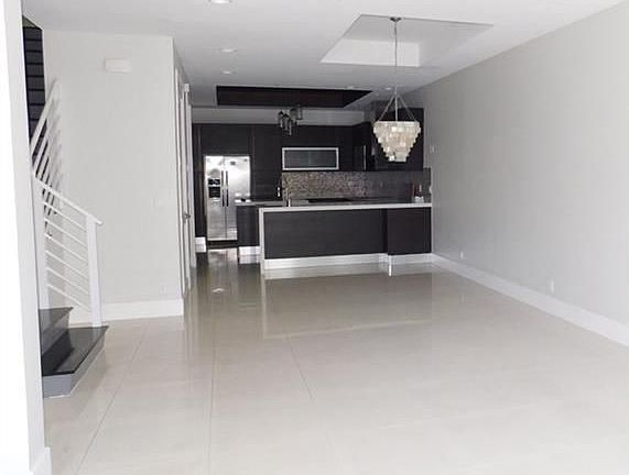 4th image of 751 SE 12th Ct #751