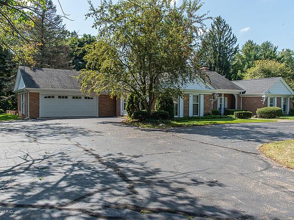 5th image of 33 Lakeside Dr