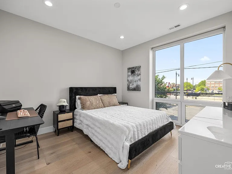 2342 W Adams St #202 — Photo 12