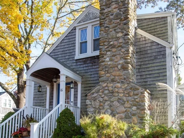 16 Oakland St, Mattapoisett, MA 02739