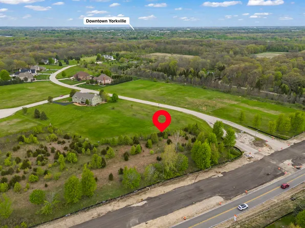 8032 Shadow Creek Ln, Yorkville, IL 60560