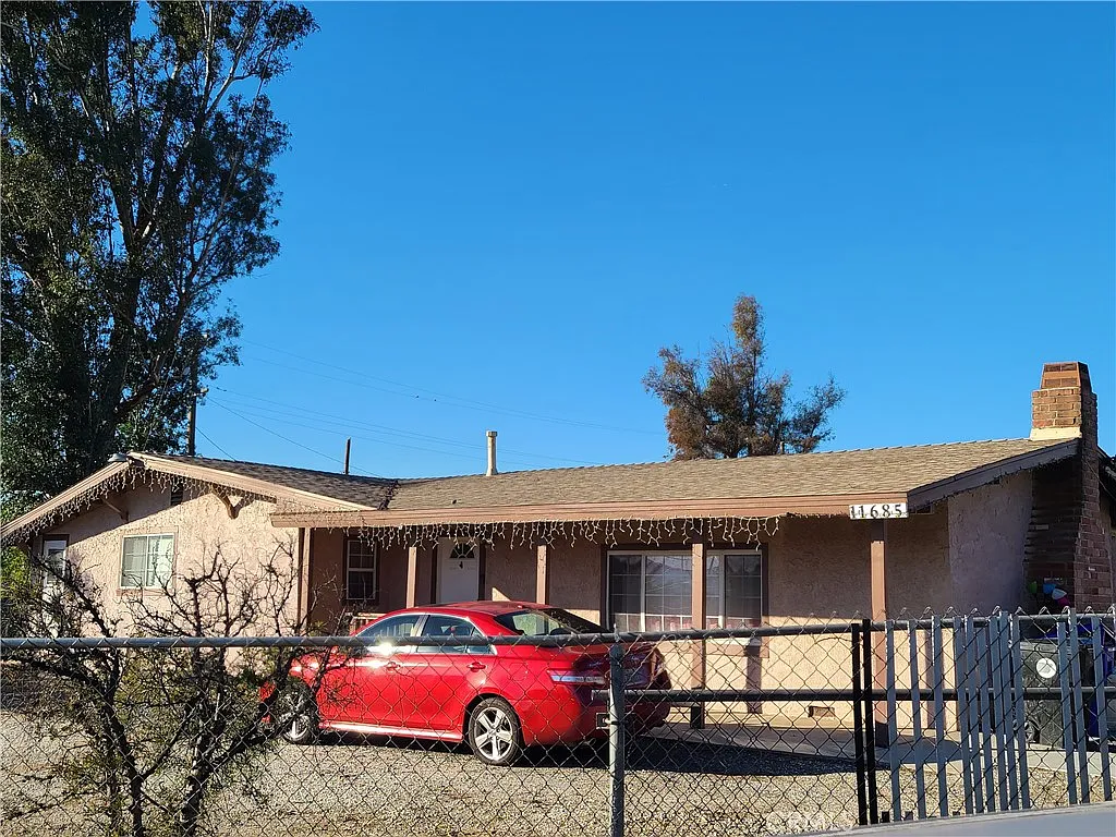 5 bed, 2.5 bath, 3400 sqft, $3,850 — Photo 3