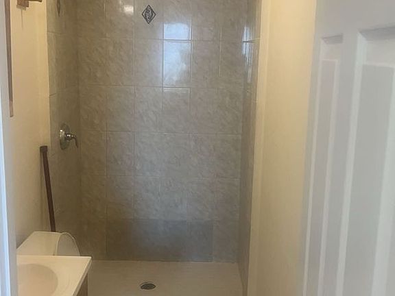 5th image of 55 Highland Ave Room 3C