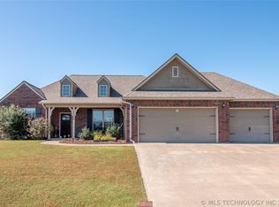 17250 S Highland Dr, Claremore, OK 74017