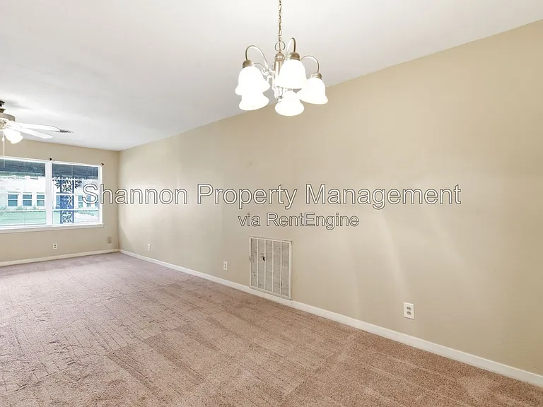 8406 Highcrest Dr — Photo 9