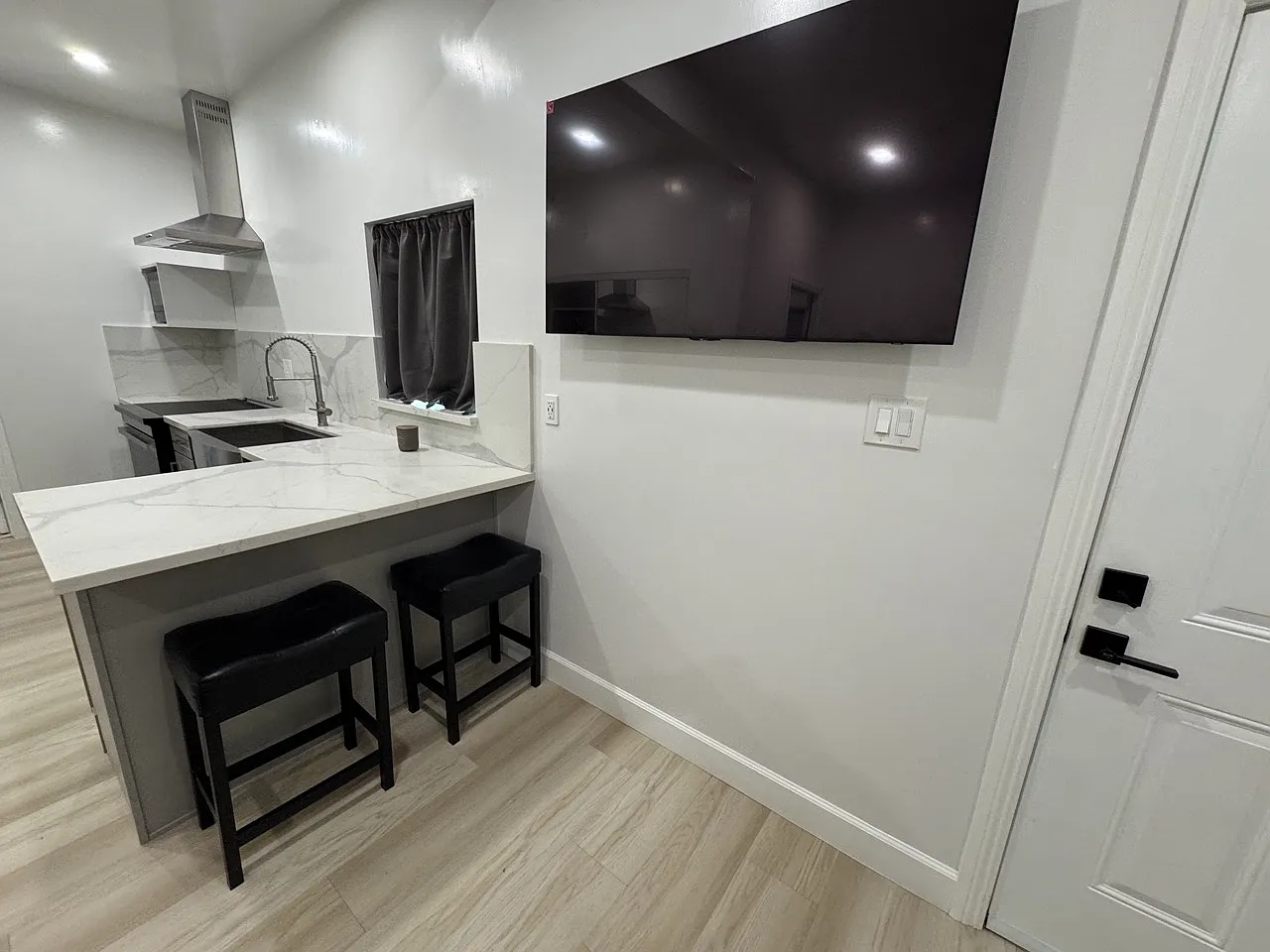 Studio, 500 sqft, $1,695 — Photo 4