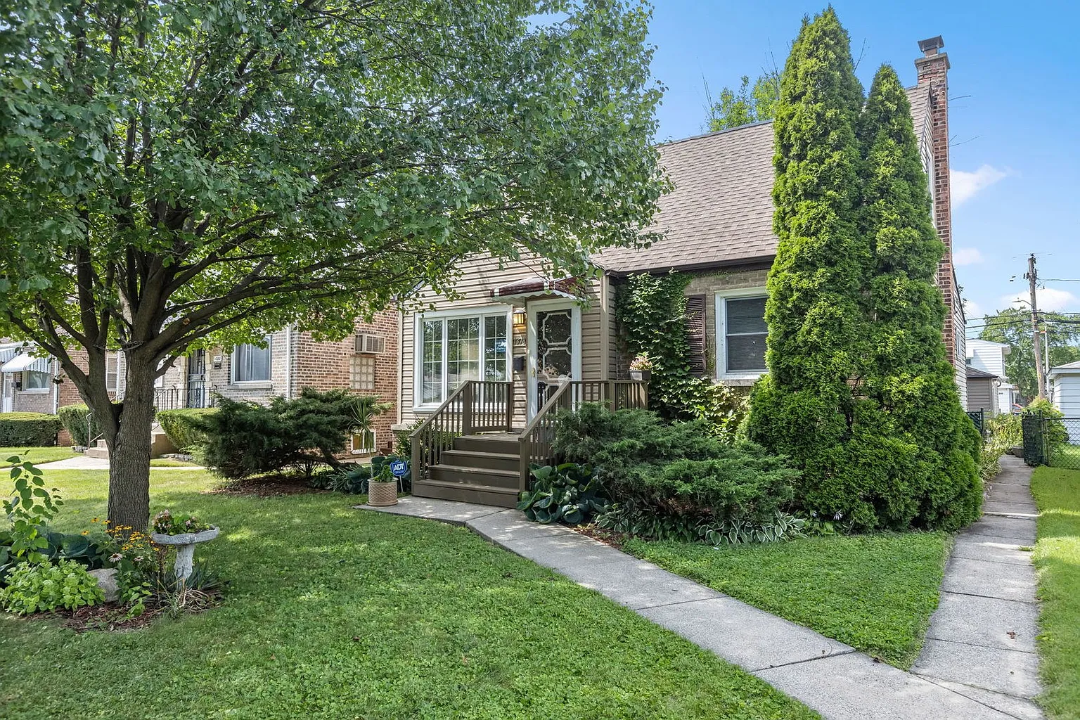 1378 Kenilworth Dr photo 1