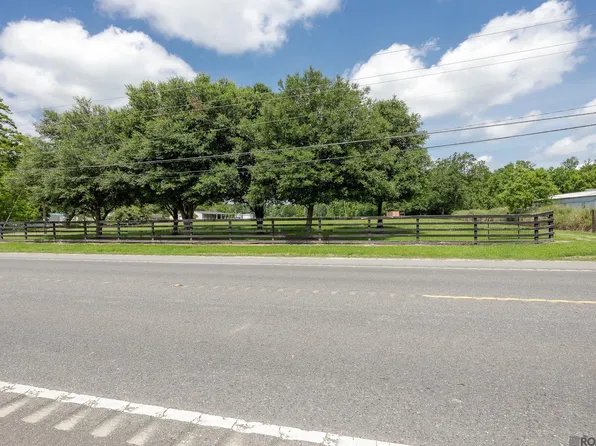 22 State Hwy, Saint Amant, LA 70774