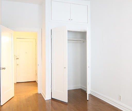 3rd image of 111 E 60th St APT 5F