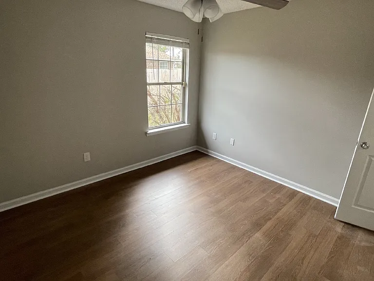 1952 Salisbury Way — Photo 18