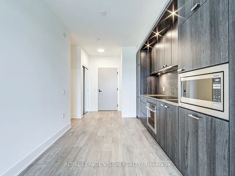 858 Dupont St #716 — Photo 4