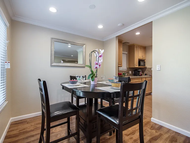 888 Golden Saratoga-Cupertino Apartment Homes — Photo 54