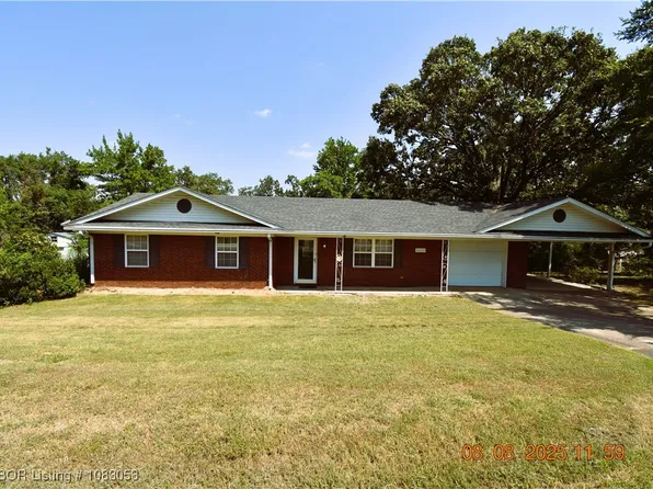 3009 Honeysuckle Dr, Sallisaw, OK 74955