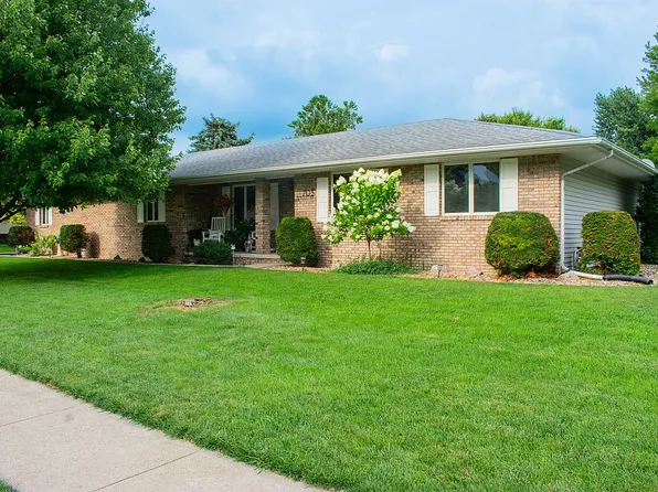 703 N East St, Hudson, IL 61748