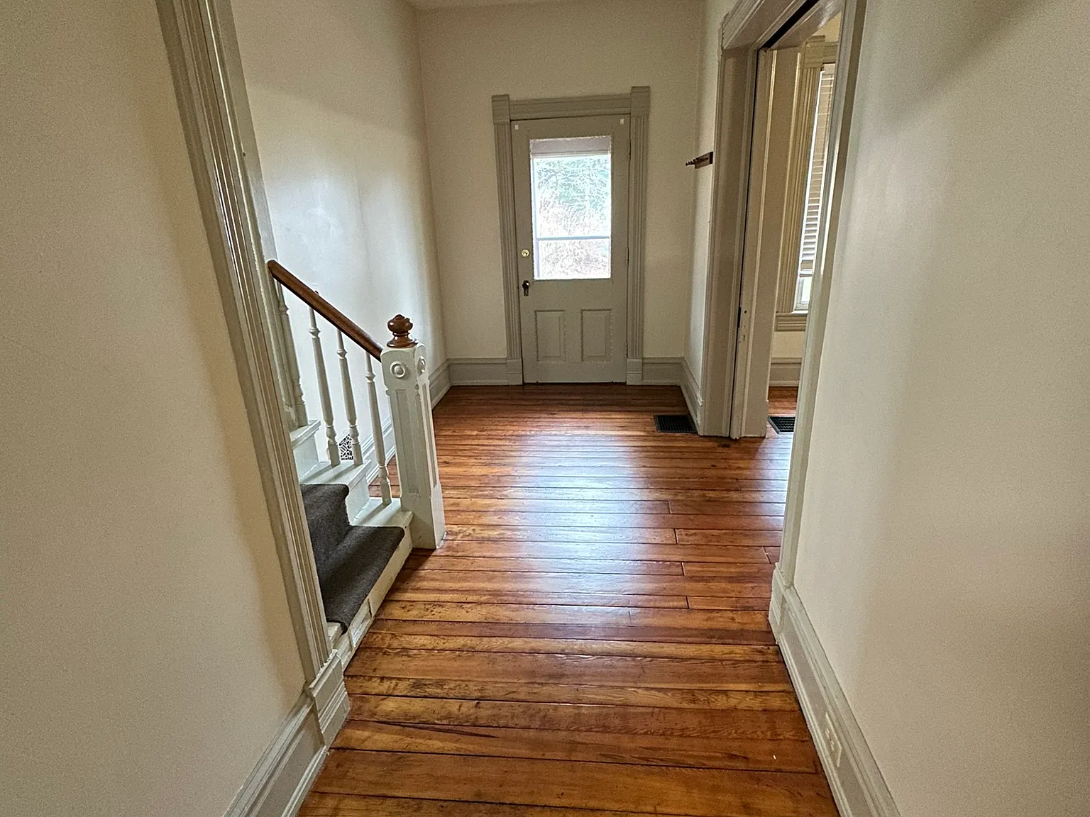 37 Campbell Street - 1 — Photo 4