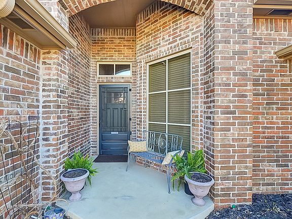 4th image of 17308 Medina Ln