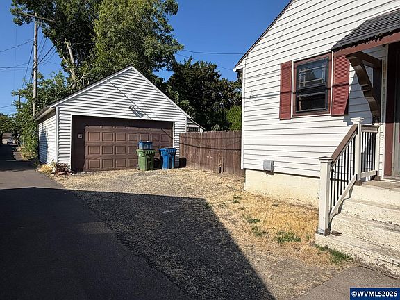 3rd image of 1760 Norway St NE