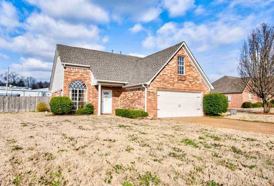 1st image of 70 Garden View Dr
