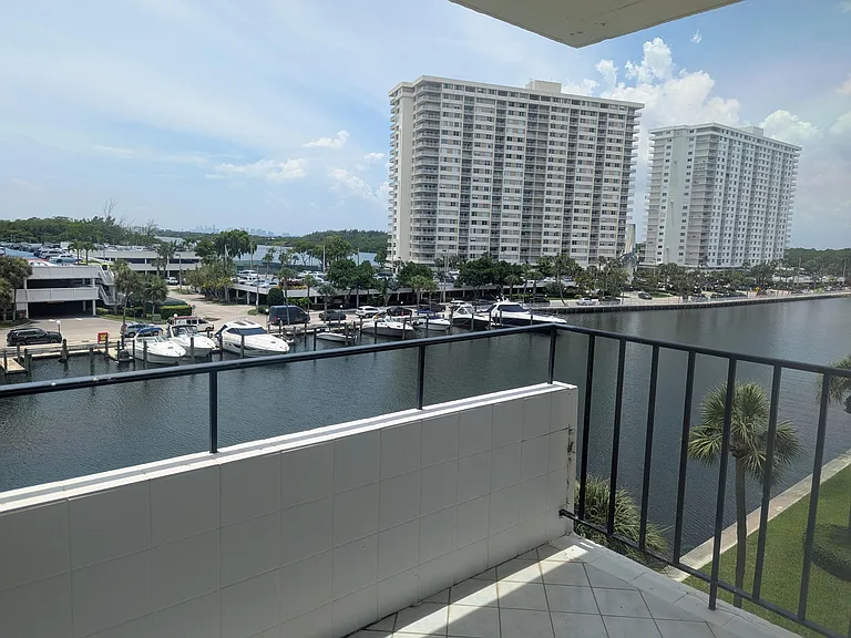 220 Kings Point Dr #501 — Photo 15