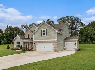 2 Whites Pond Rd, Moreland, GA 30259
