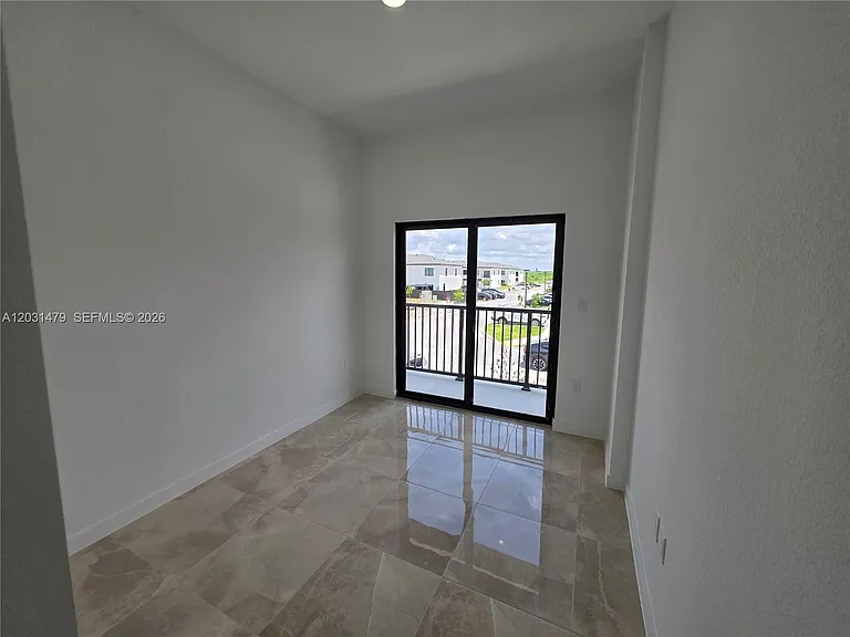 1305 NW 4th Ter #1305 — Photo 13