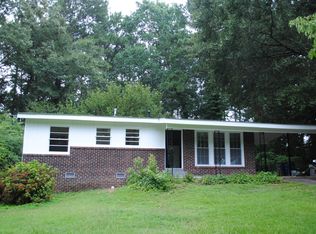 528 W Sherwood Dr, Riverdale, GA 30274