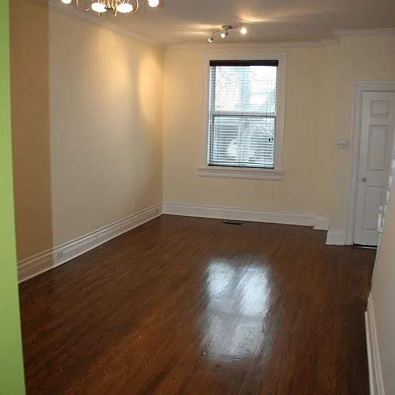 35 Ivy Cres — Photo 4