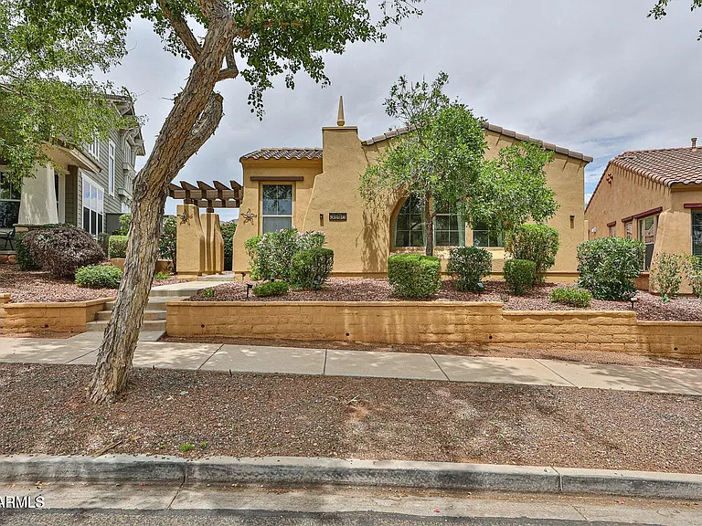 3950 N Edith Way — Photo 2