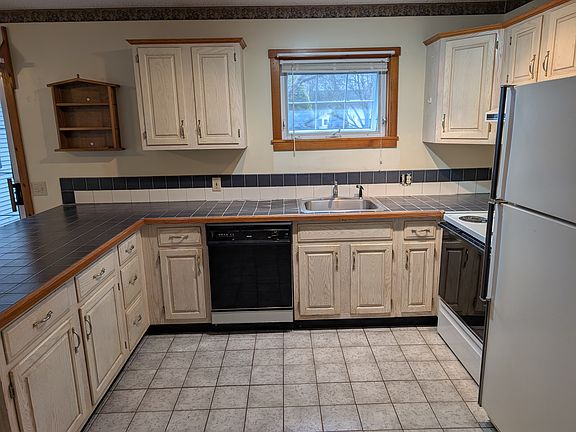 2nd image of 410 W Baldwin Ave #6