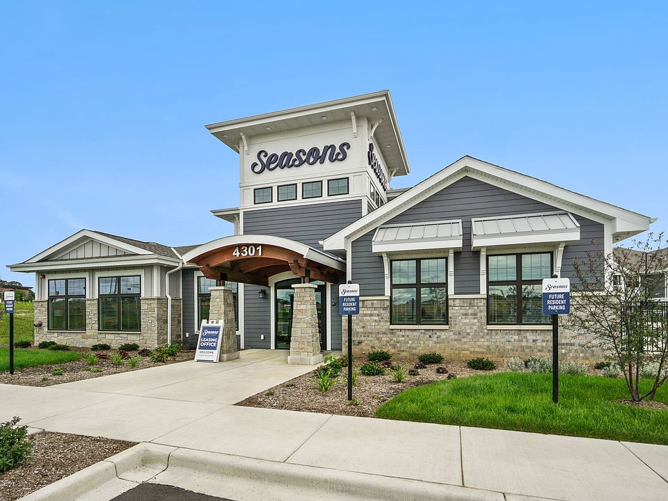 Seasons at Mount Pleasant Clubhouse Exterior