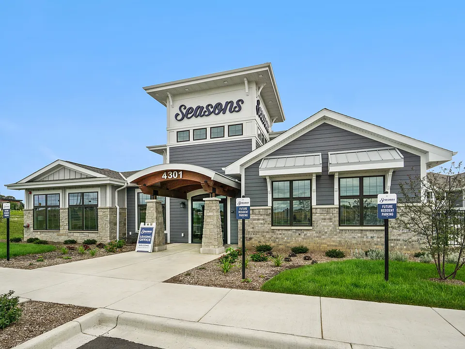 Seasons at Mount Pleasant Clubhouse Exterior