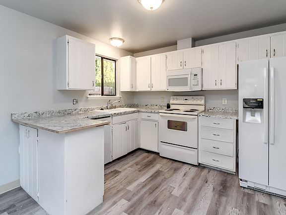 5th image of 7434 S Sheridan Ave