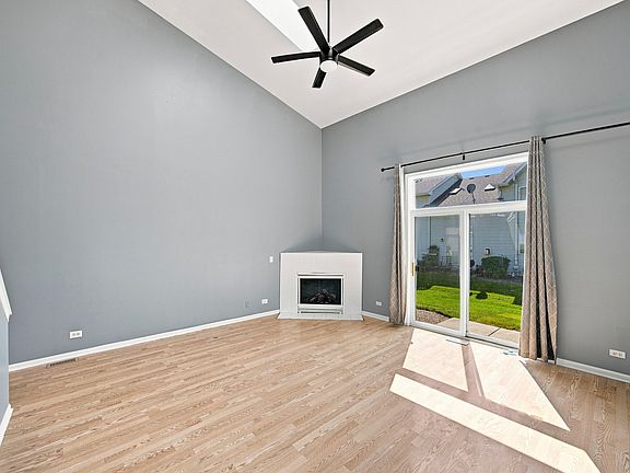 3rd image of 816 Katherine Ln