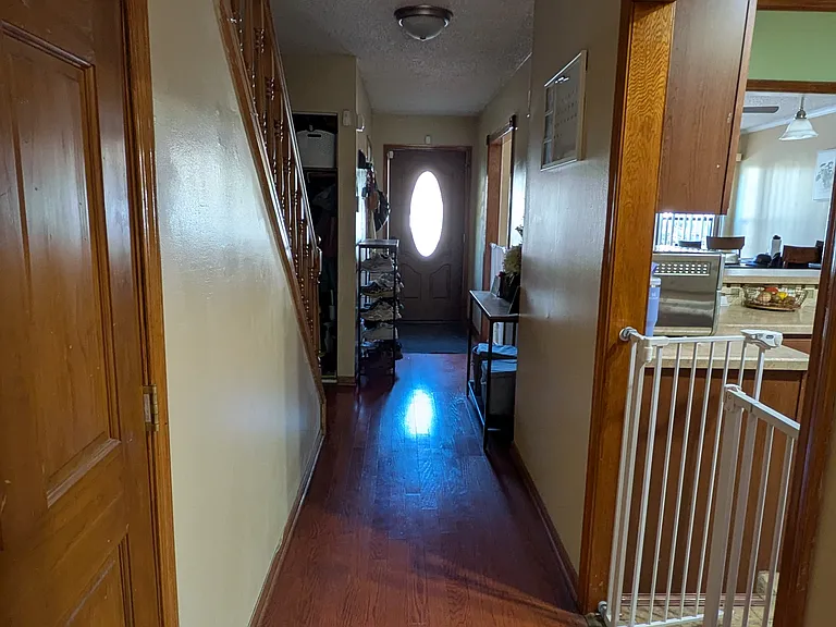 212 East Ct — Photo 15