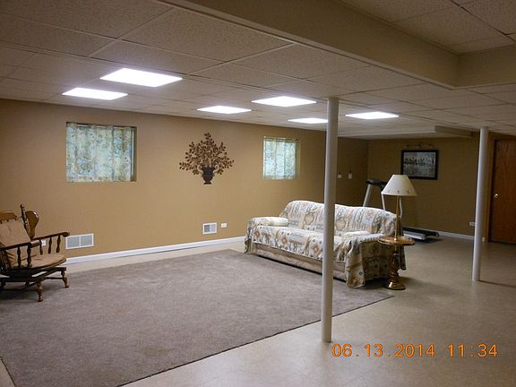 Family Room
						:
						Lower level (30 X 20)