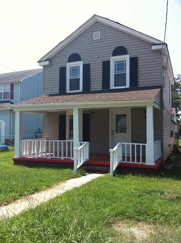 321 Pine Ave — Photo 1