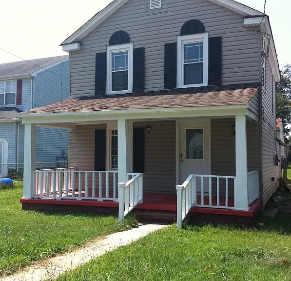 321 Pine Ave — Photo 1