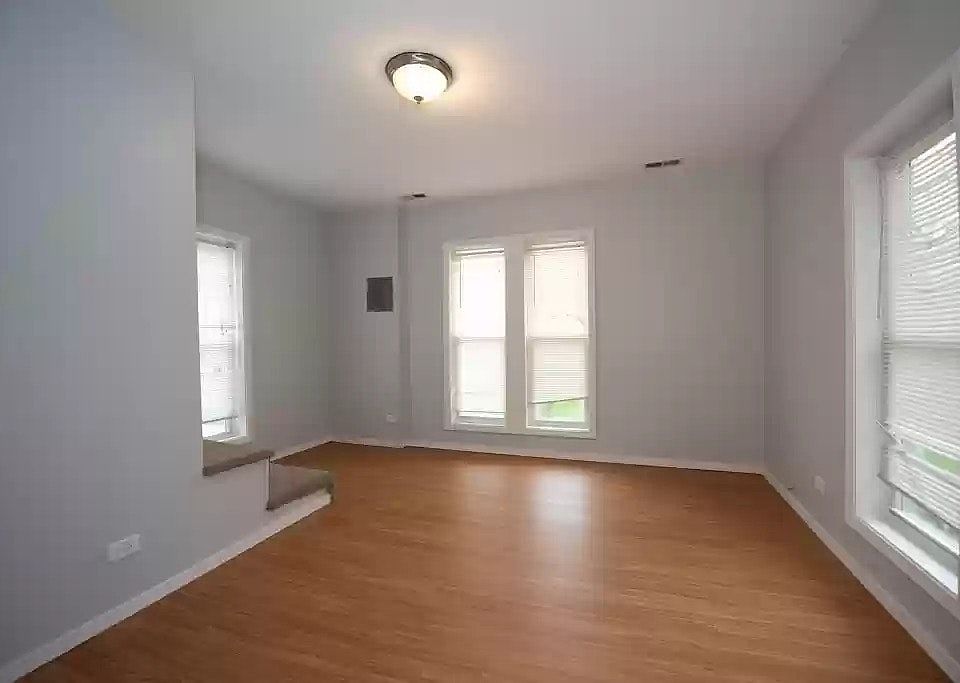 1st image of 2135 Kemble Ave #2