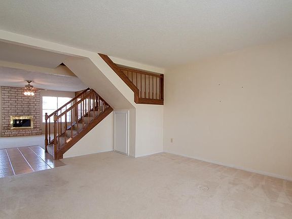 5th image of 26 Warwick Ct