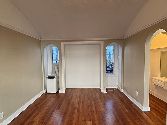 3rd image of 1050 S Hobart Blvd #1054-1/2