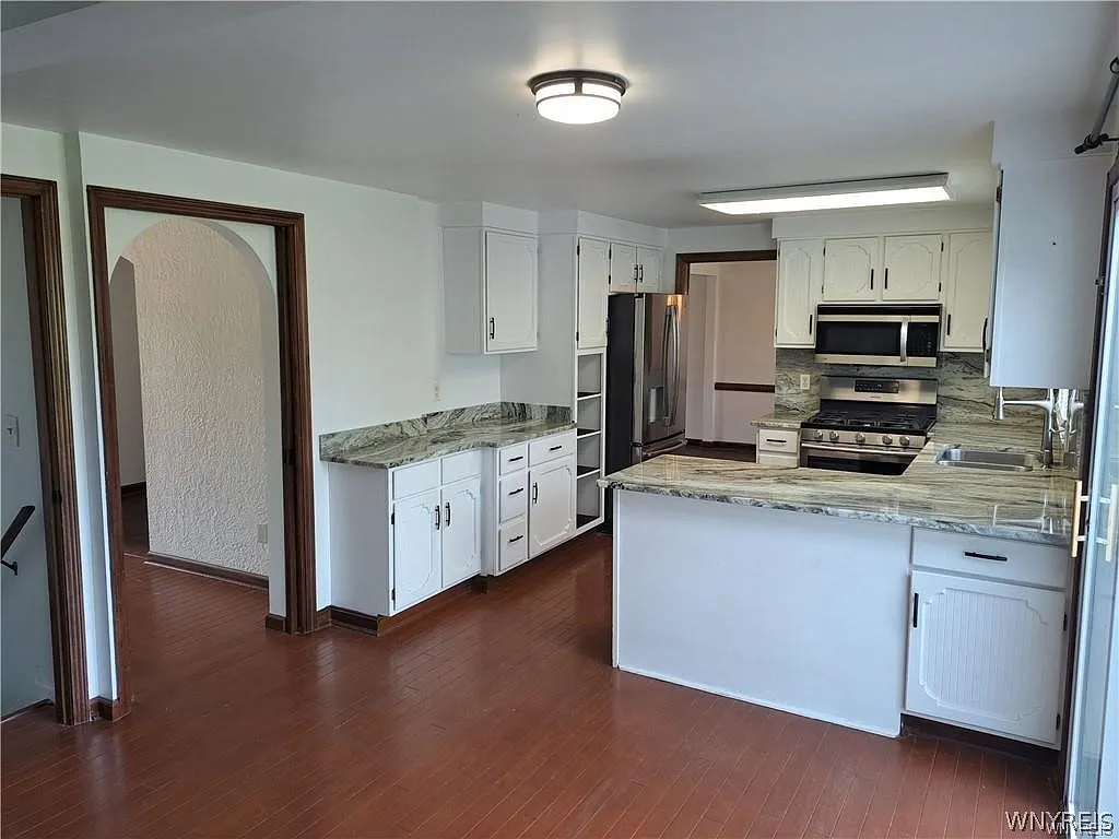3 bed, 1.5 bath, 1821 sqft, $2,700 — Photo 4