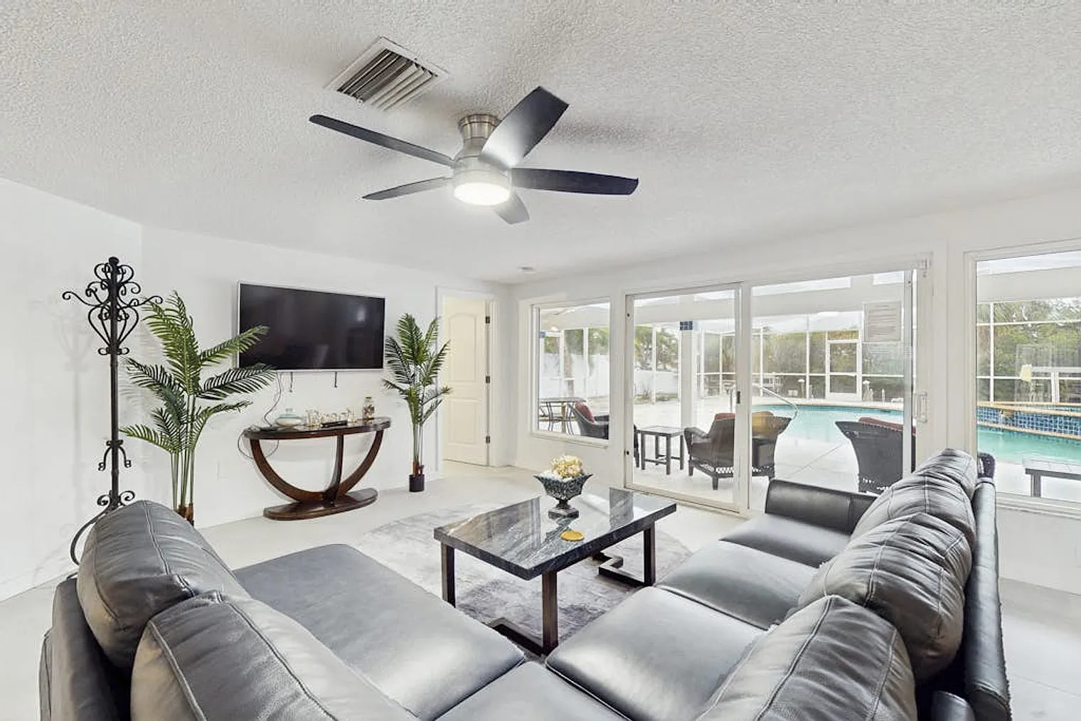 3 bed, 3.0 bath, 2012 sqft, $8,791 — Photo 3