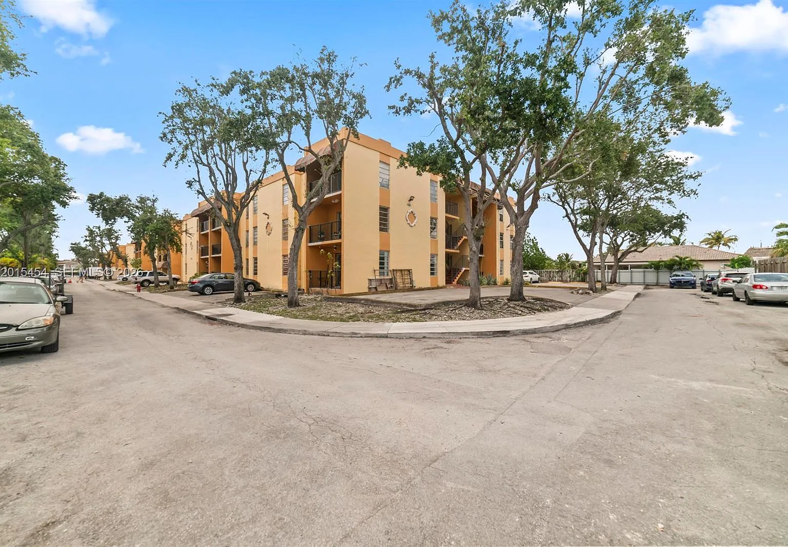 Bella Venezia Condo — Photo 1