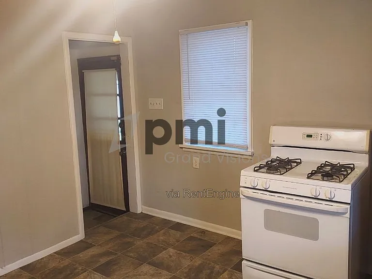 2060 N Water St — Photo 5
